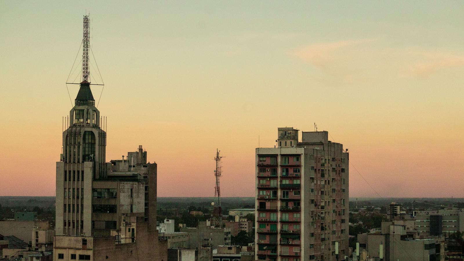 Edificios de Mendoza al atardecer