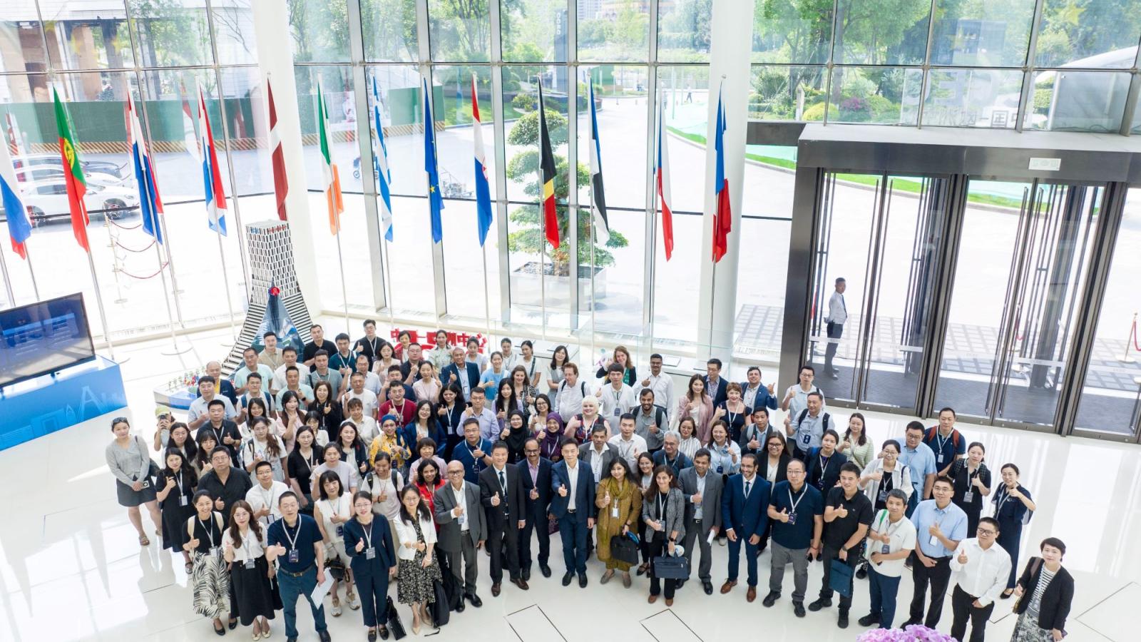 Participantes en la inauguración de la Academia UrbanShift China