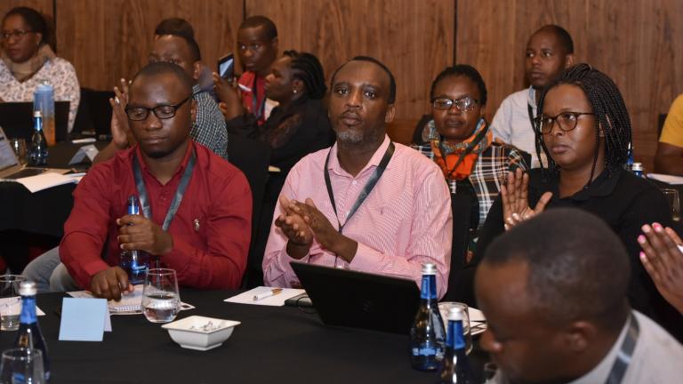 participantes en el diálogo multinivel sobre gobernanza en Ruanda