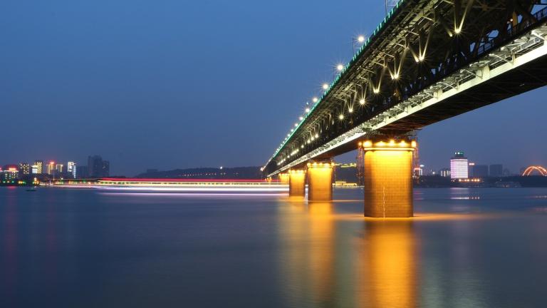 Puente en Wuhan, China