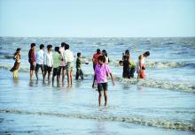 Playa de Dumas, Surat